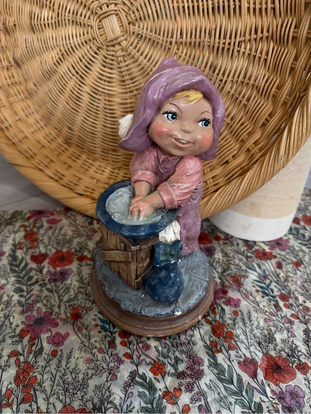 Vintage Giuseppe Armani Figurine Girl Washing Hands COLORFUL Signed Rare